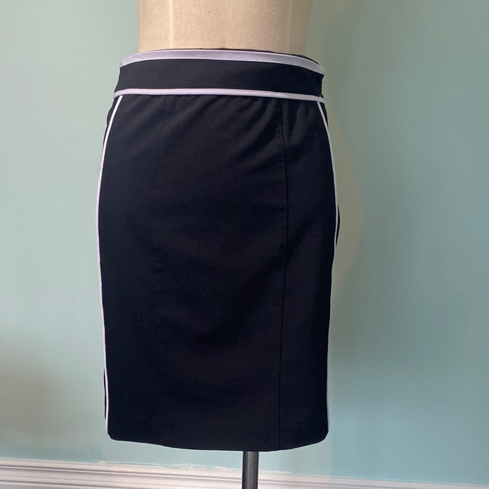 Femme De Carriere black with whit piping pencil skirt